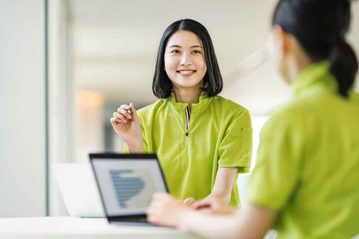 介護サービス企業のスタッフ